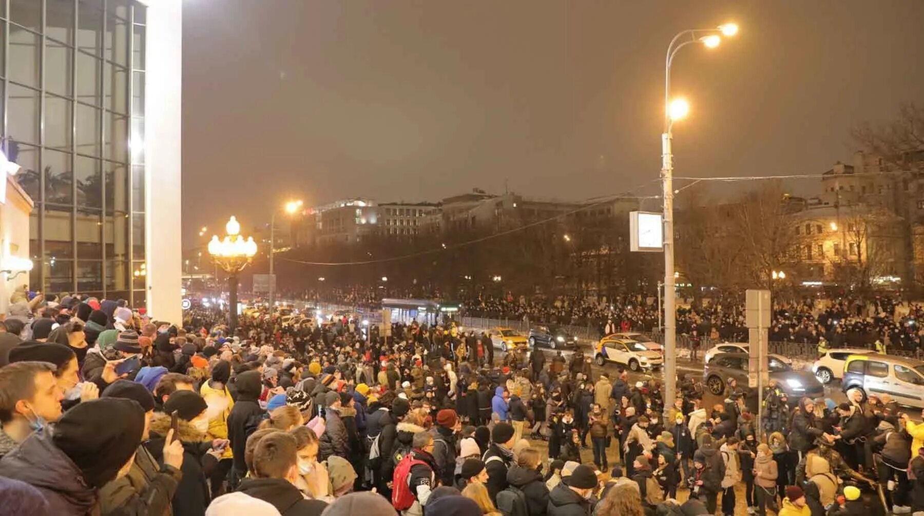 Где была сегодня вечером. Цветной бульвар митинг. Москва беспорядки ночь. Протесты ночью в Москве. Протесты в Москве 23 января 2021.