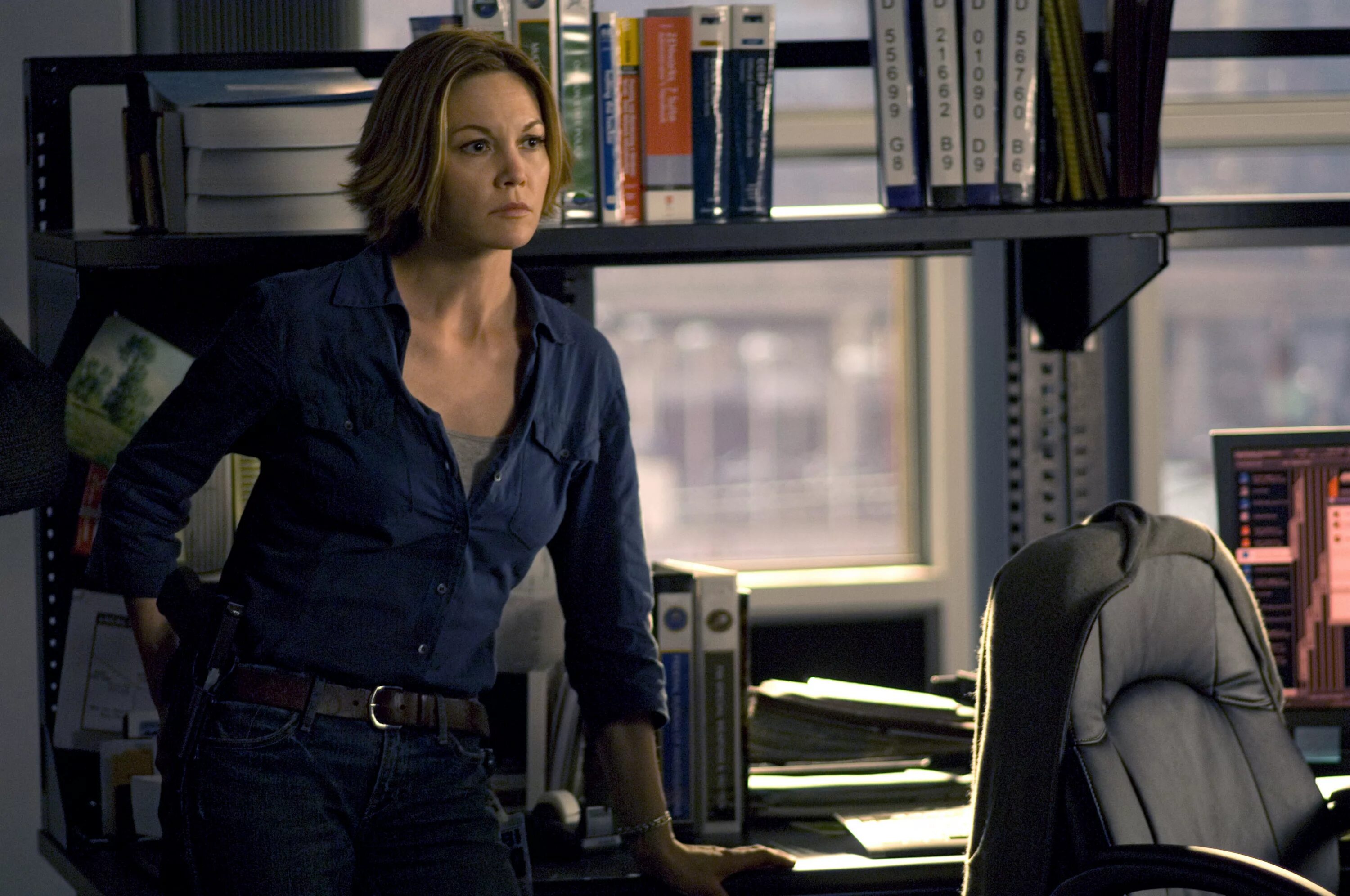 Фильм неоставлчющий следа. Не оставляющий следа фильм 2008. Не оставляющий следа фильм 2008. След 2008. Сериал женщина агент фбр.