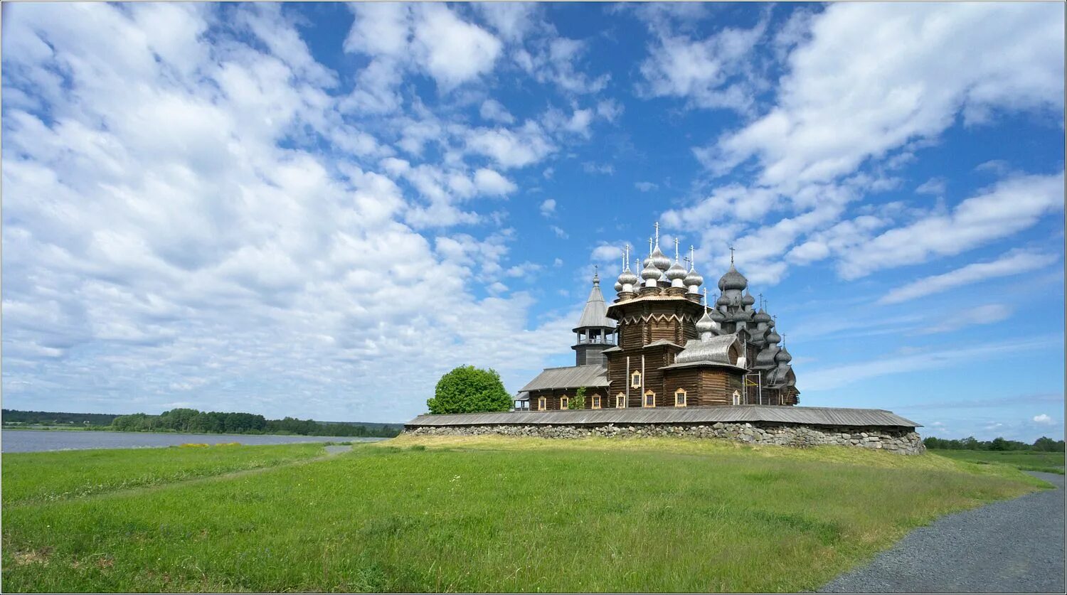 Архитектурный ансамбль Кижского погоста. Погост Кижи всемирное наследие. Ансамбль Кижского погоста ЮНЕСКО. Всемирное наследие России Кижский Погост. Место культурного наследия россии