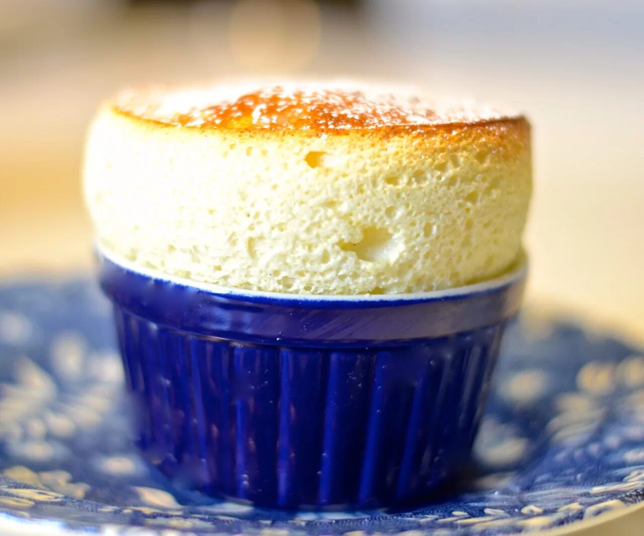 крем в духовке. крем в духовке. крем-брюле французские десерты. итальянская меренга. торт с кремом меренга итальянская.