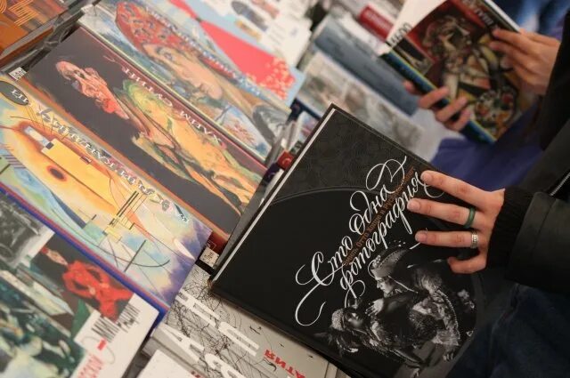 Фестиваль красная строка. Фестиваль красная строка. Фестиваль красная строка. Красная строка екатеринбургский международный книжный фестиваль. Красная строка екатеринбургский международный книжный фестиваль.