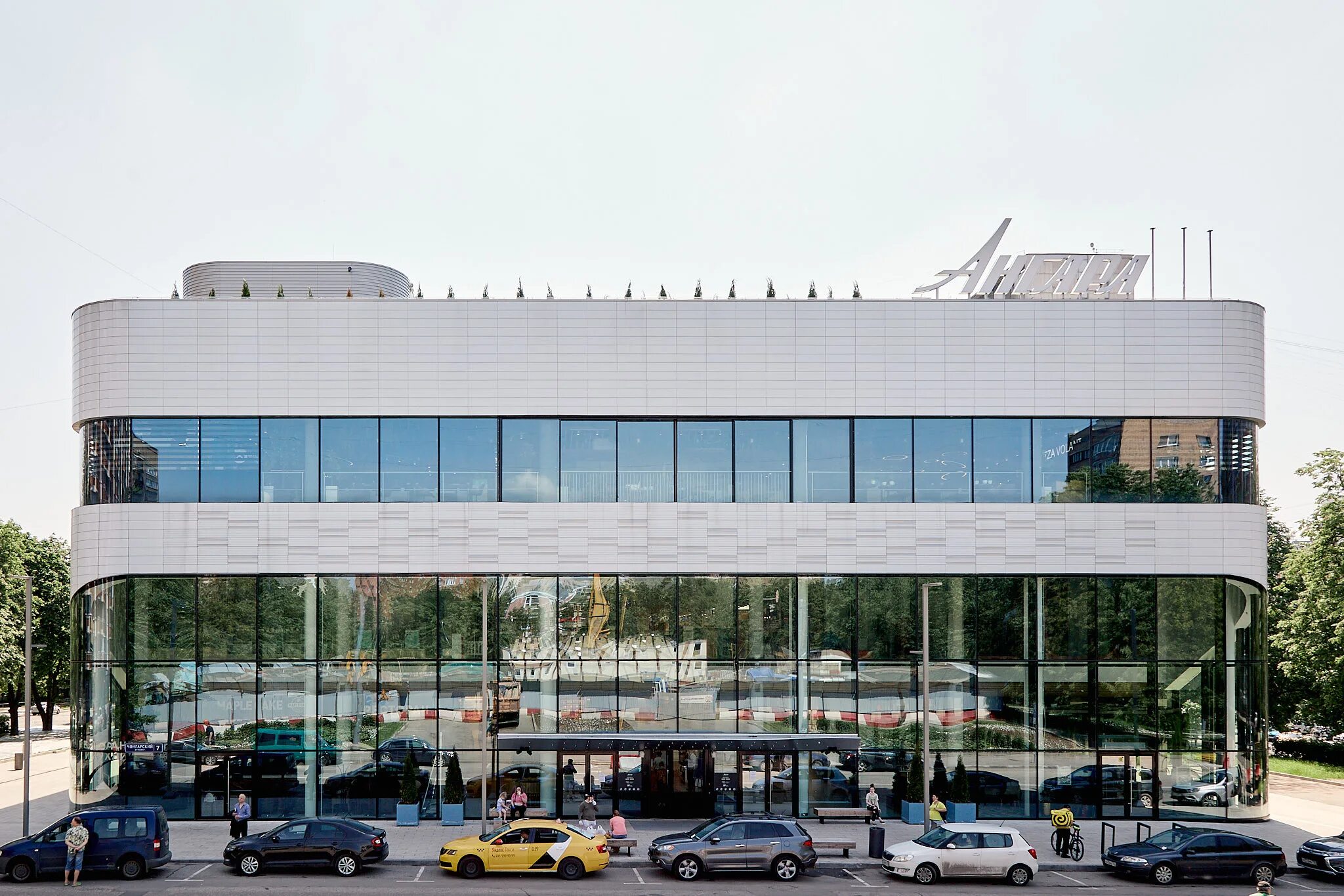 Районный центр ангара. Ангара чонгарский бульвар. Ангара торговый центр москва. Тц ангара москва чонгарский бульвар. Ангара на чонгарском бульваре.