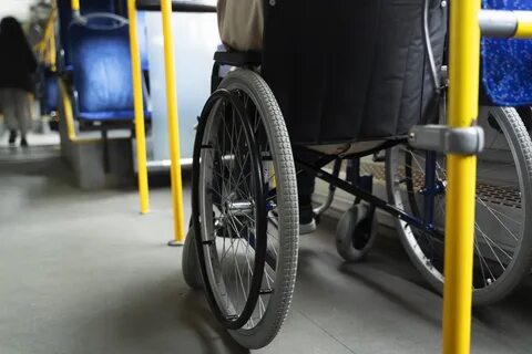 Инвалиды получат 10000 рублей