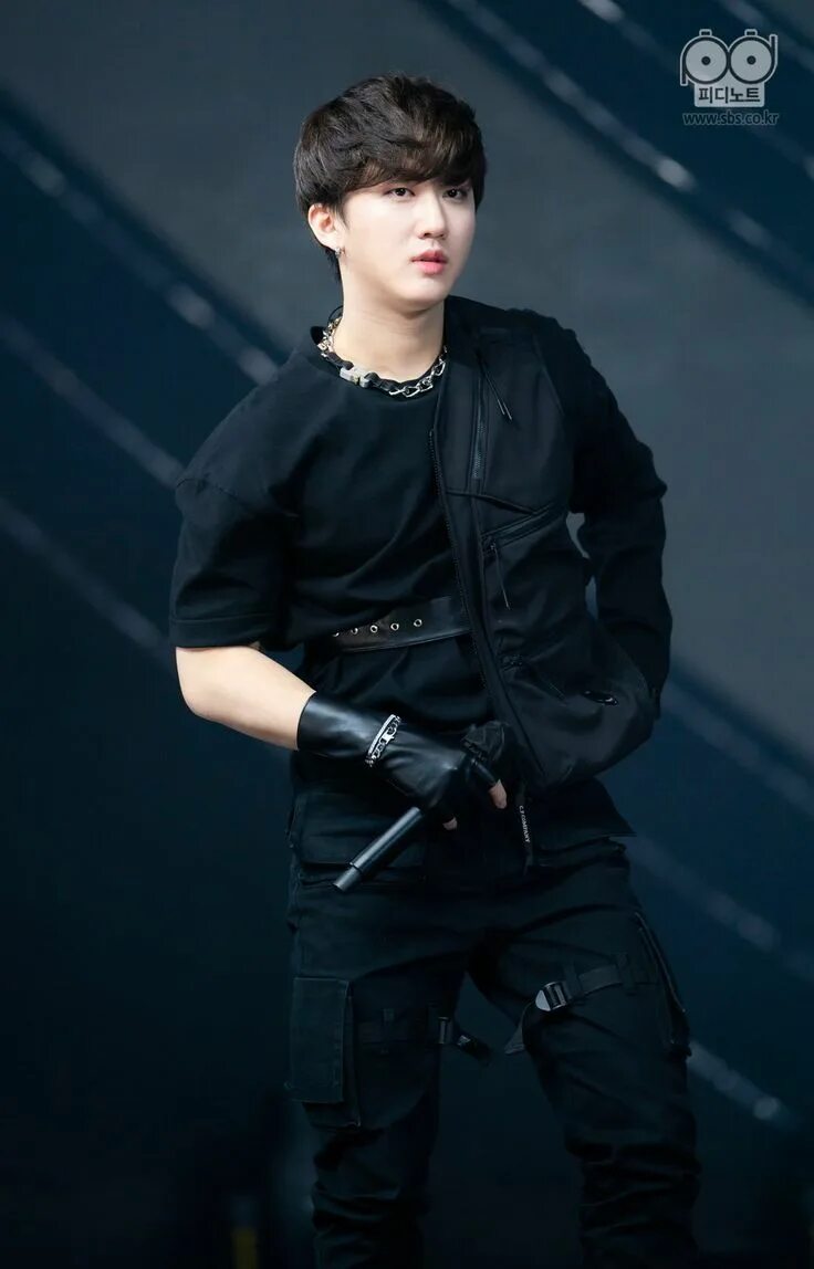 Чанбин 2023 stray kids. Рост чанбина из стрей. Stray kids changbin. Чан бин stray kids 2020. Чан бин стрей.