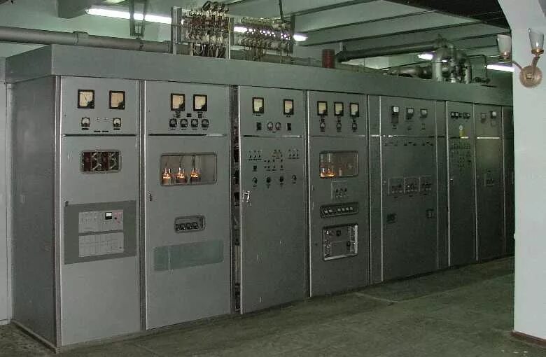 Р-654 корабельный кв радиопередатчик окунь. Радиопередатчики вяз м2. Радиостанция р-136м зубр на базе зил 131. Передатчик вяз м2 оп. Передатчик циклон пкм-5.