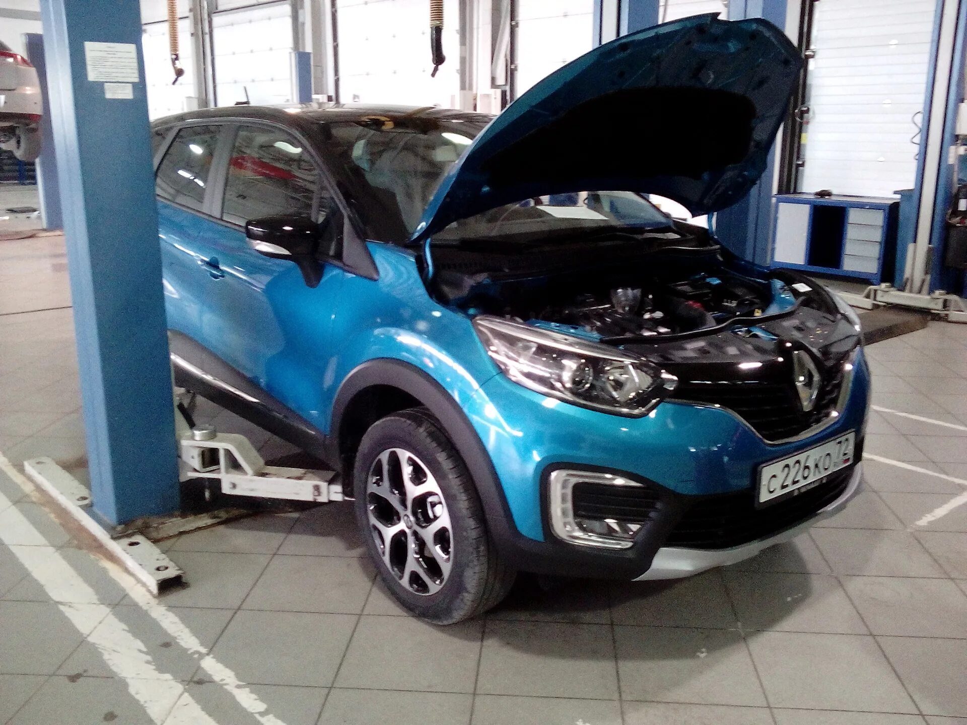 Каптур какой вариатор. Рено Каптур 1.6 вариатор. Renault Captur Style 1.6 CVT. Xtronic CVT Каптур. Рено Каптур на подъемнике.