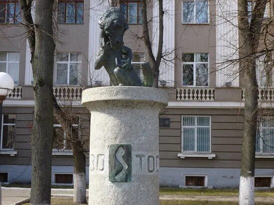 Памятник хвосту. Студенческий хвост тула. Студенческий хвост тула. Студенческий хвост тула. Студенческий хвост тула.