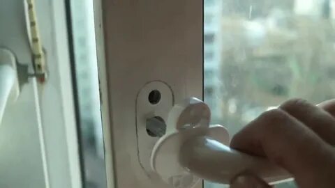 Балконная ручка не поворачивается до конца