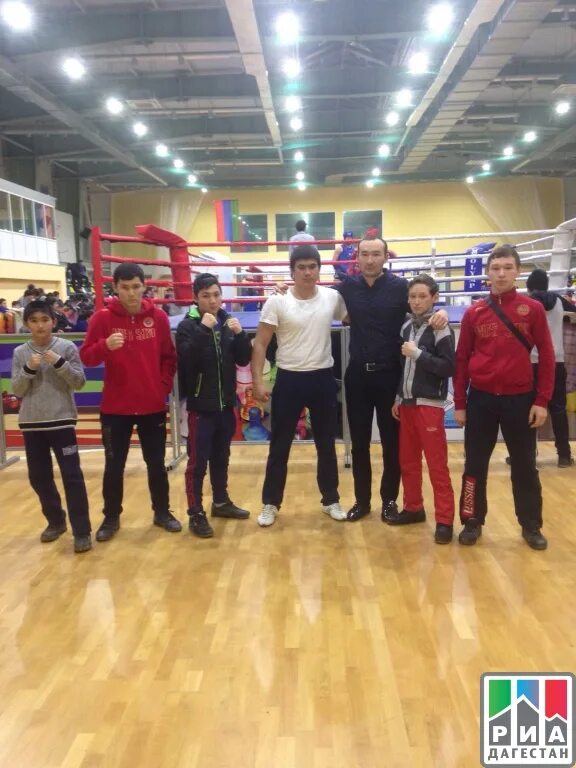 Тайский бокс варяг новокосино. Бокс каспийск. Аркада бокс каспийск. Бокс каспийск. Каспийск залы бокса.