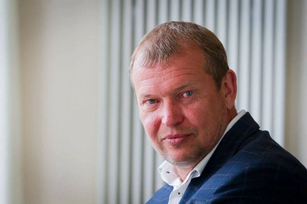 Крупные аграрные холдинги. Крупные собственники. Крупные собственники. Мужчина в офисе. Владелец крупной компании.