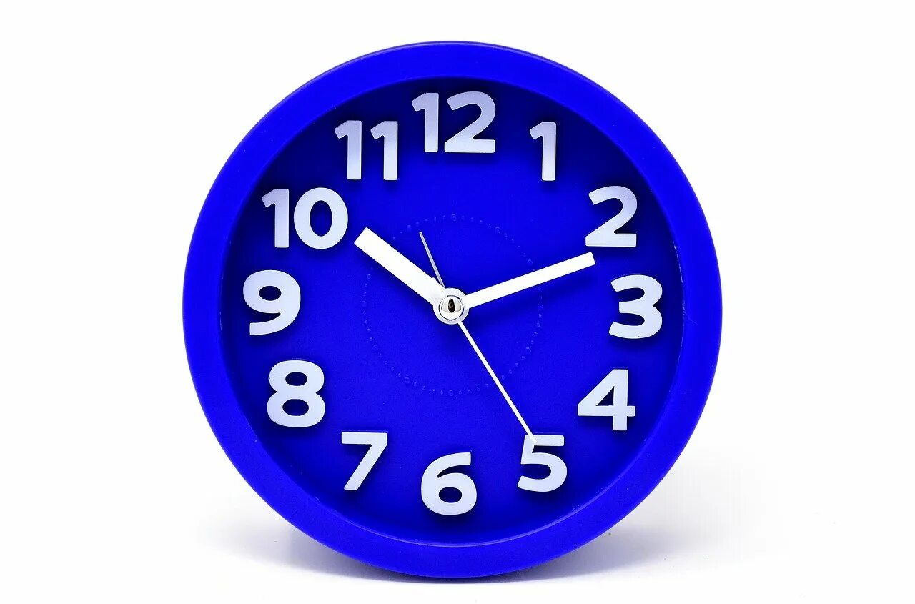 Часы картинка. Часы на белом фоне. Часики на белом фоне. Часы на синем фоне. Детские круглые часы на синем фоне.