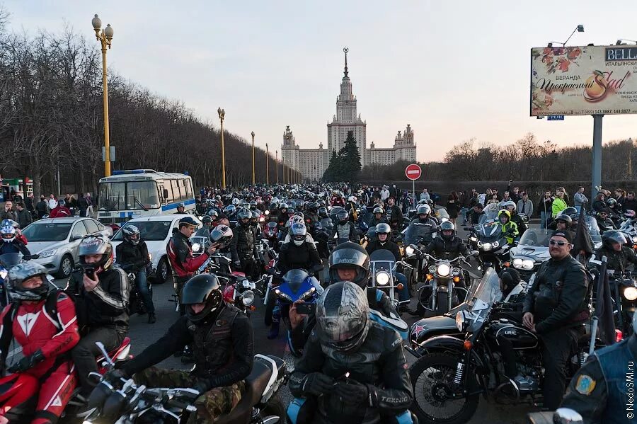 Байкеры москвы. Сходка байкеров. Открытие мотосезона 2022 владивосток. Открытие мотосезона. Открытие байкеров.