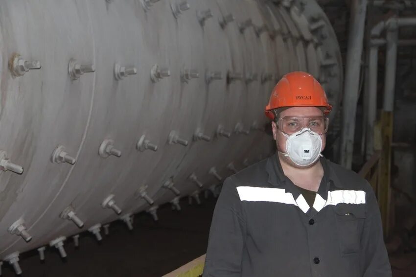 Машинист мельницы на обогатительной фабрике. Машинист угольных мельниц. Машинист мельниц. Машинист мельниц. Машинист мельницы на обогатительной фабрике.