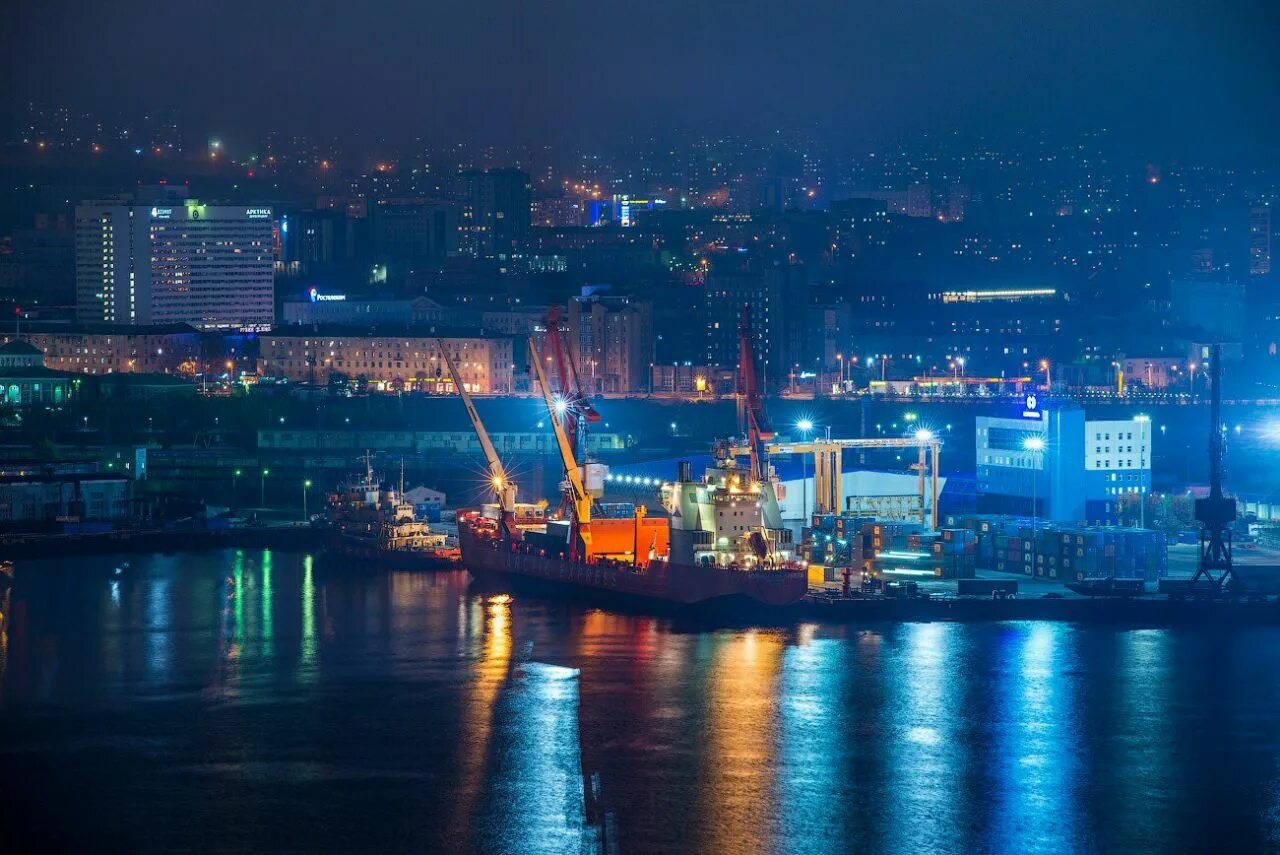 Мурманск порт какого бассейна. Морской порт мурманск. морской торговый порт мурманск. мурманск порт море. мурманск мороской борт.