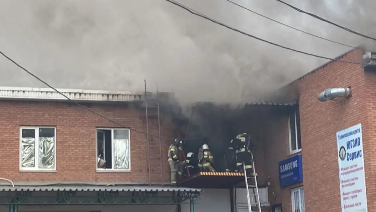 Пожар в нижнем новгороде сейчас в сормовском районе. Мчс краснодарского края здание. Пожар сормовская. Пожар в сормовском районе. Пожар на сормовской краснодар.