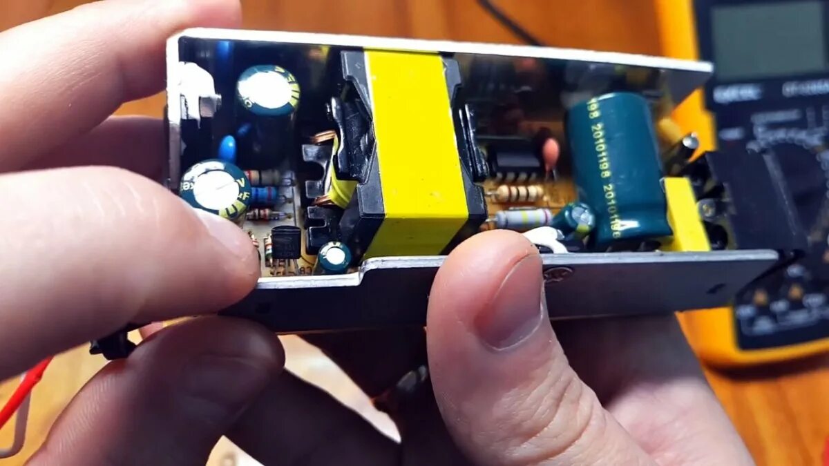 Изменить напряжение блока питания. Изменить напряжение блока питания. Понизить напряжение импульсного блока питания. Регулировка напряжения блока питания без оптопар. Изменить напряжение импульсного блока питания.