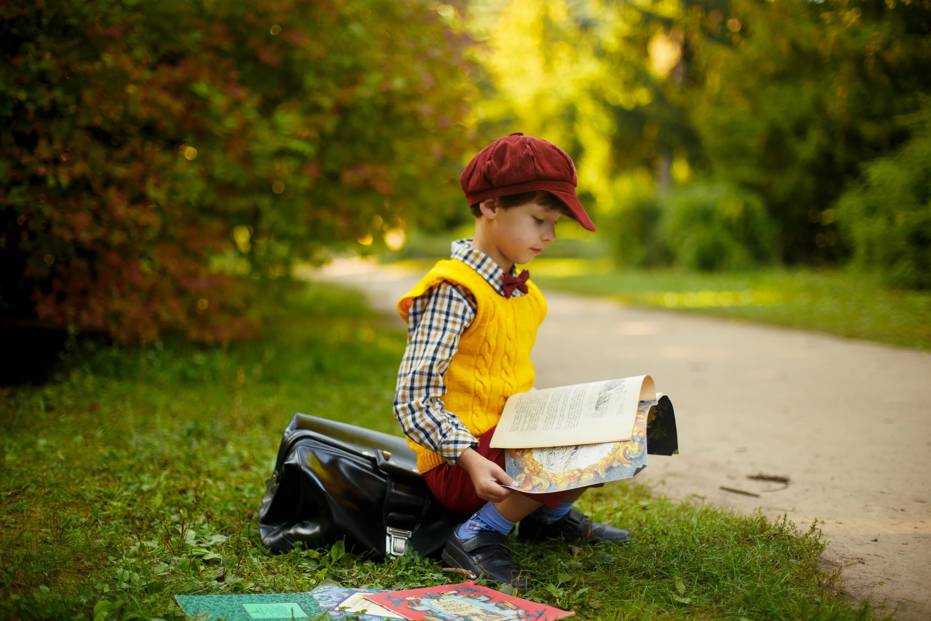 My boy book. Книга для мальчиков. Книжки для детей. Книги для детей. Мальчик с книжкой.