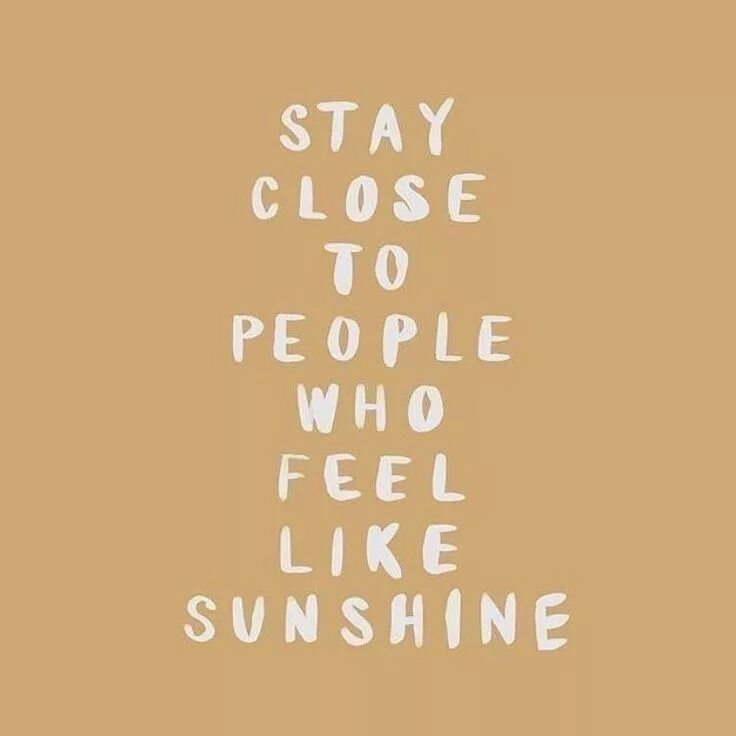 Feels like close. Stay close to people who feel like Sunshine перевод. Майка stay close to people who feel like Sunshine. Stay close to people who feel like Sunshine футболка.