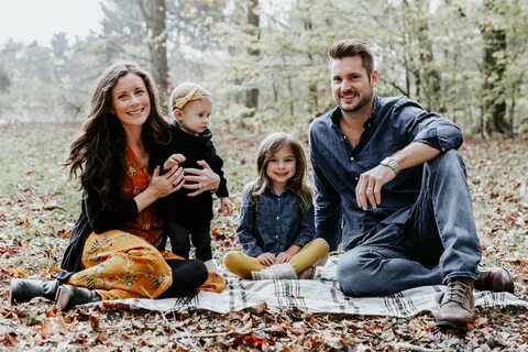 Navy Fall Family Photo Outfits