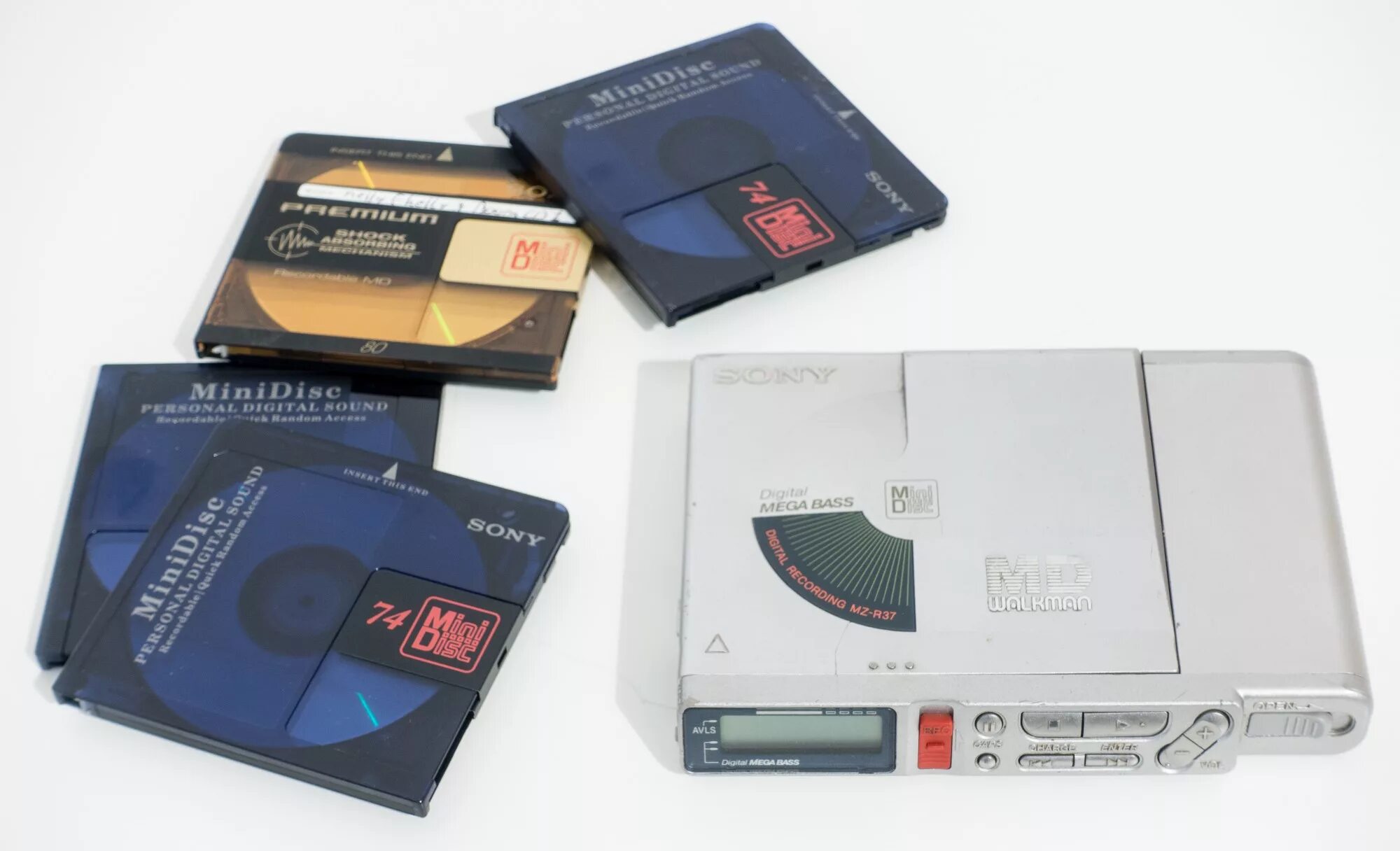 Мини диск. Минидиски minidisc md. минидиск для японской автомагнитолы. обложки для минидисков. минидиск визитка.