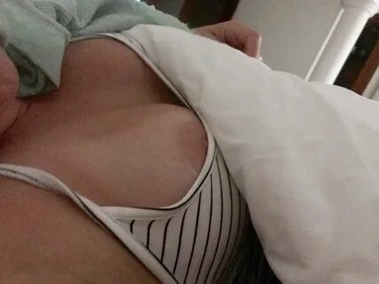 Sleeping nip slip - Reddit NSFW.