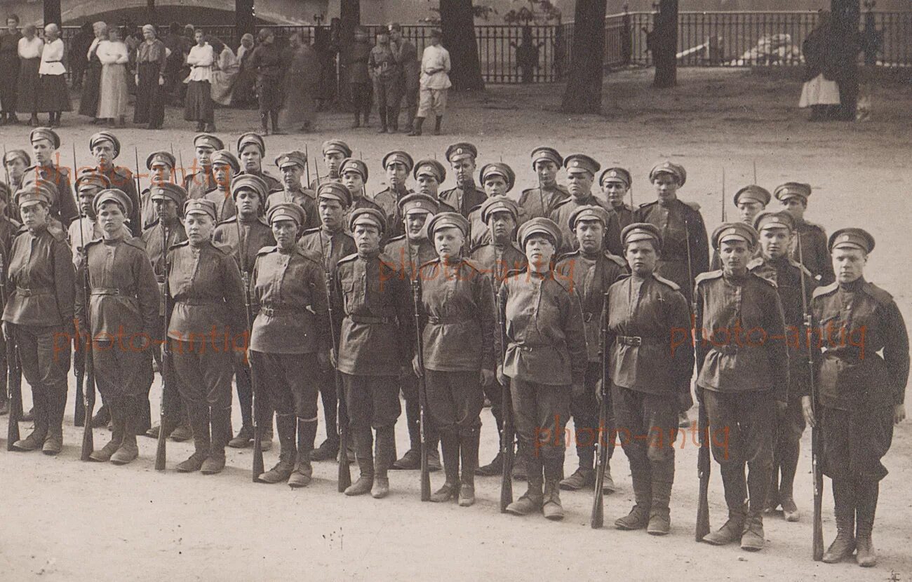 Женский батальон смерти петроград. Батальон смерти 1917 мария бочкарева. Женские батальоны в 1917 году. Батальоны в первую мировую войну. Мария бочкарева батальон смерти.