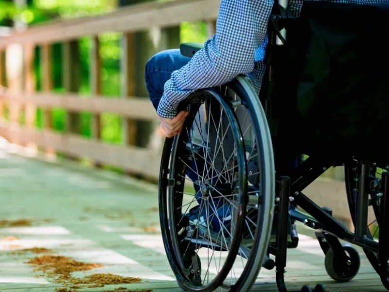 Картинка человек в инвалидной коляске. Открытие инвалидов. Человек в инвалидной коляске. Взрослые инвалиды. Инвалиды.
