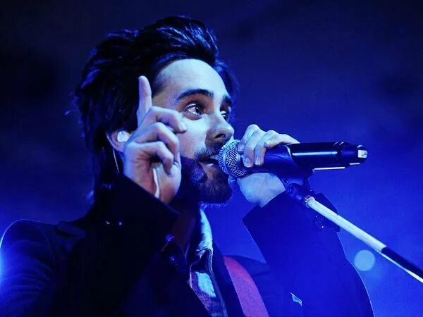 джаред лето концерты 2021. джаред лето поет. джаред лето рок. 30 seconds to mars джаред лето поет. джаред лето на сцене.