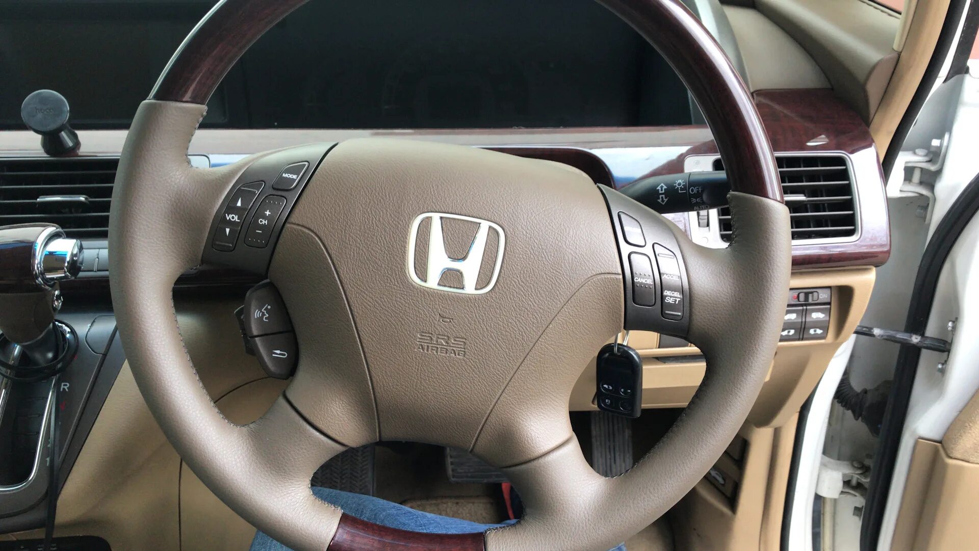 Руль honda elysion. Руль хонда элизион. Тюнинг руль на хонду иллюзион. Руль хонда элизион. Honda elysion, 2008 левый руль.