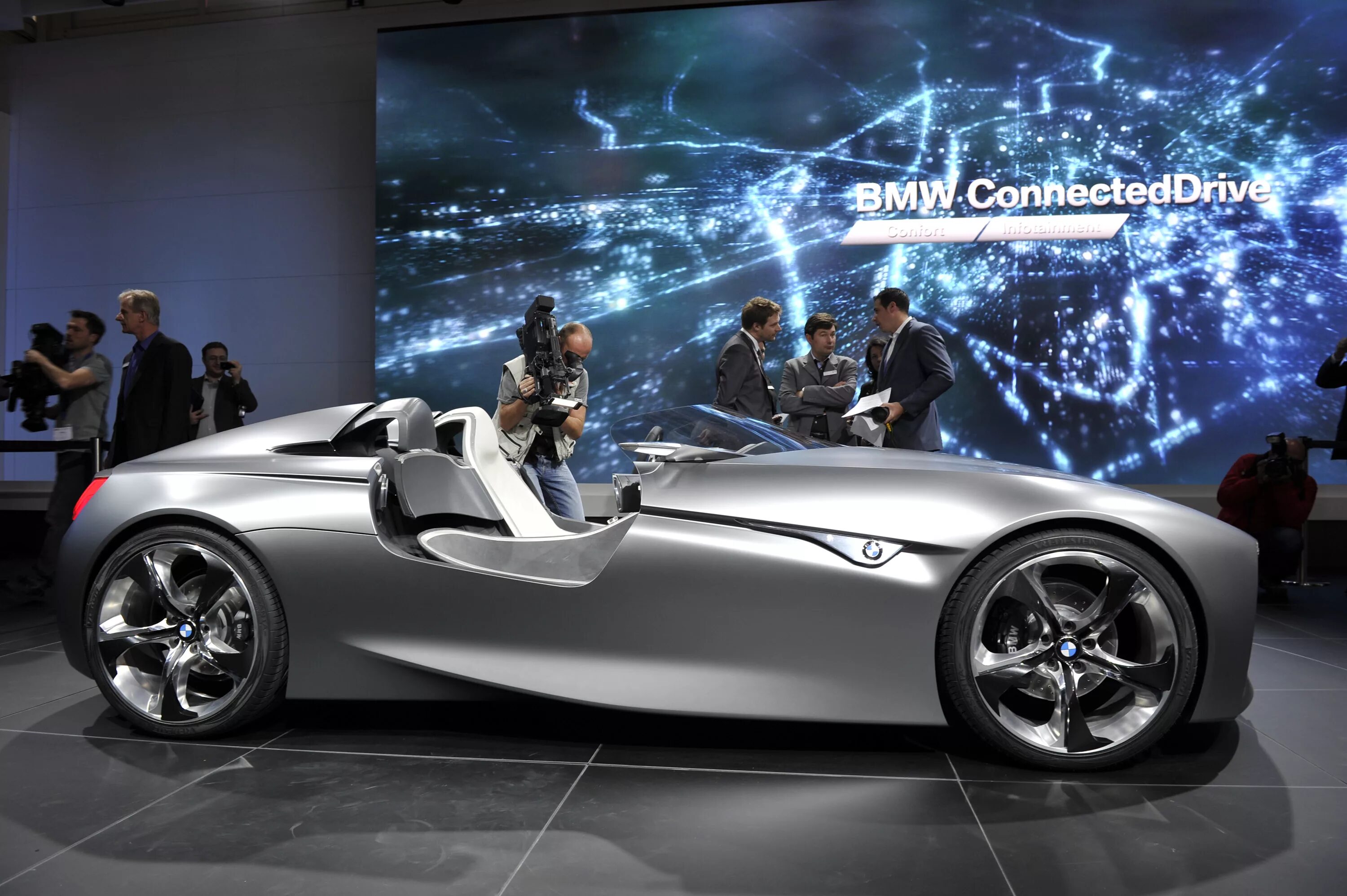 Connection drive. Bmw vision connecteddrive concept. bmw vision connecteddrive 2011. bmw roadster concept. bmw concept родстер\.