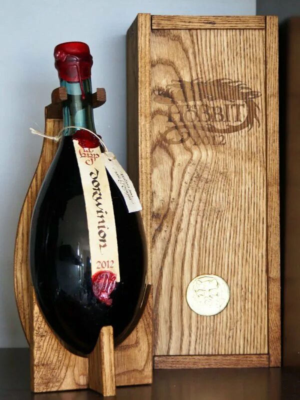 двалин гном из хоббита. вино в стиле властелин колец. Green dragon pub питейное заведение из хоббита. властелин колец шир бэггинс. вино хоббитов.