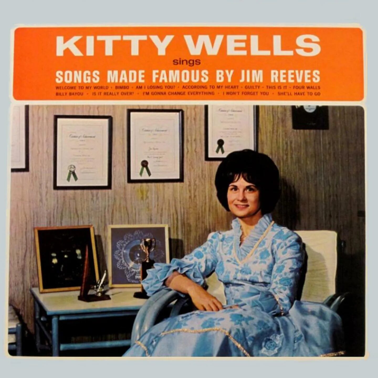 Complete the chart. Total synonyms. She sings well me. I can для детей. She sings well me.