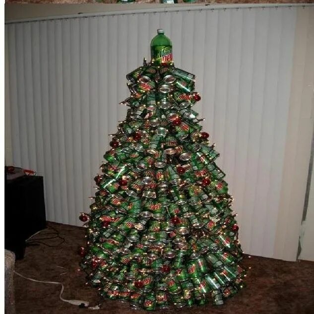 Метровая елка своими руками. Сделать елку 1 метр. Поделка елка 1 метр. Елка из пластиковых бутылок. Емка из подручных материалов.