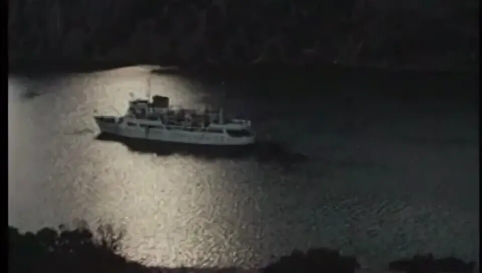 Теплоход божья. Теплоход божья коровка текст. Теплоход алдан. Речные круизы по волге из нижнего новгорода недалеко. А по волге вверх теплоход божья коровка.