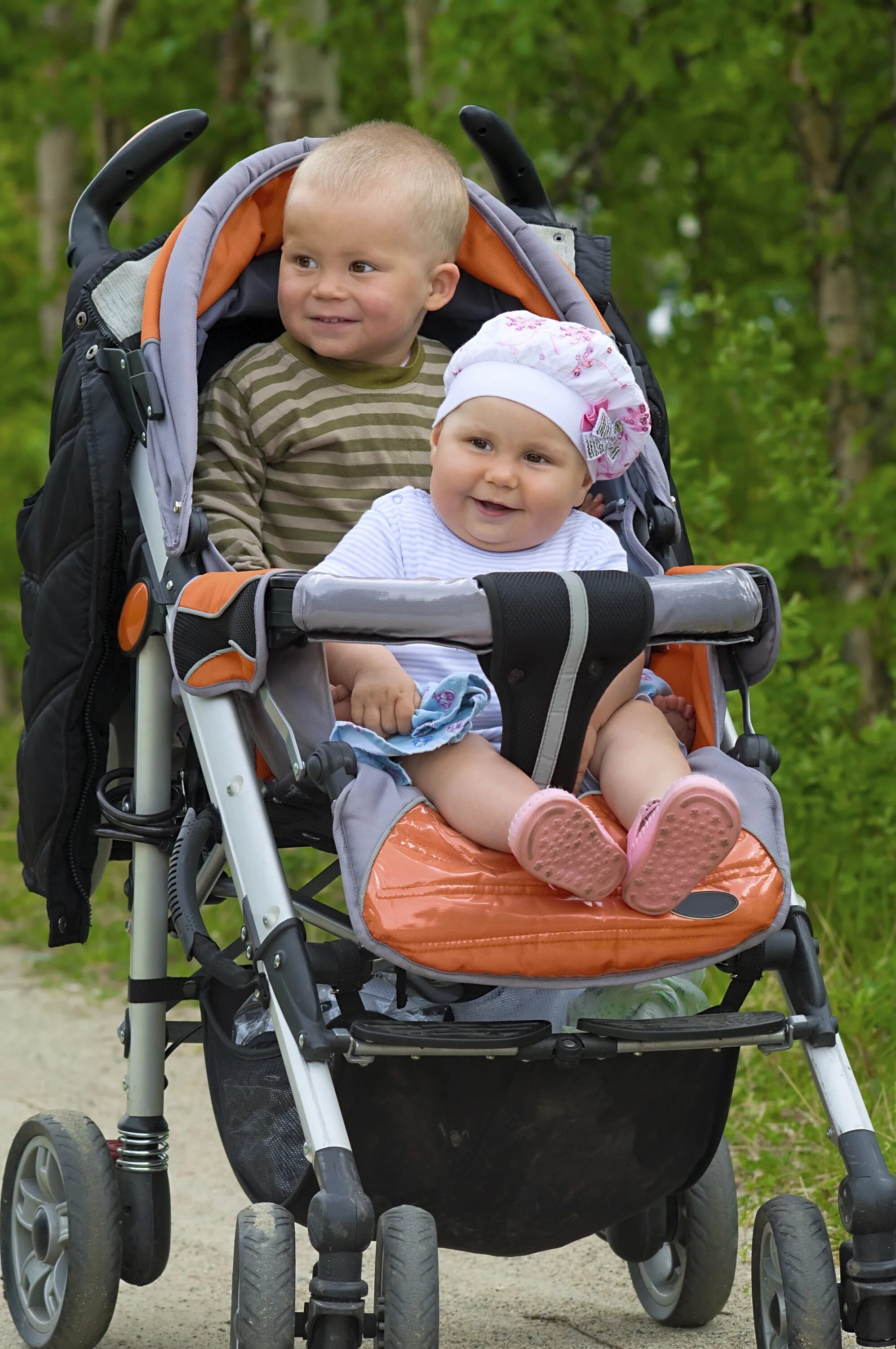 Коляска прогулка. Коляска для мальчика. Мама гуляет с ребенком. Надя сулейман и ее 8 близнецов. Как гулять с 2 детьми.