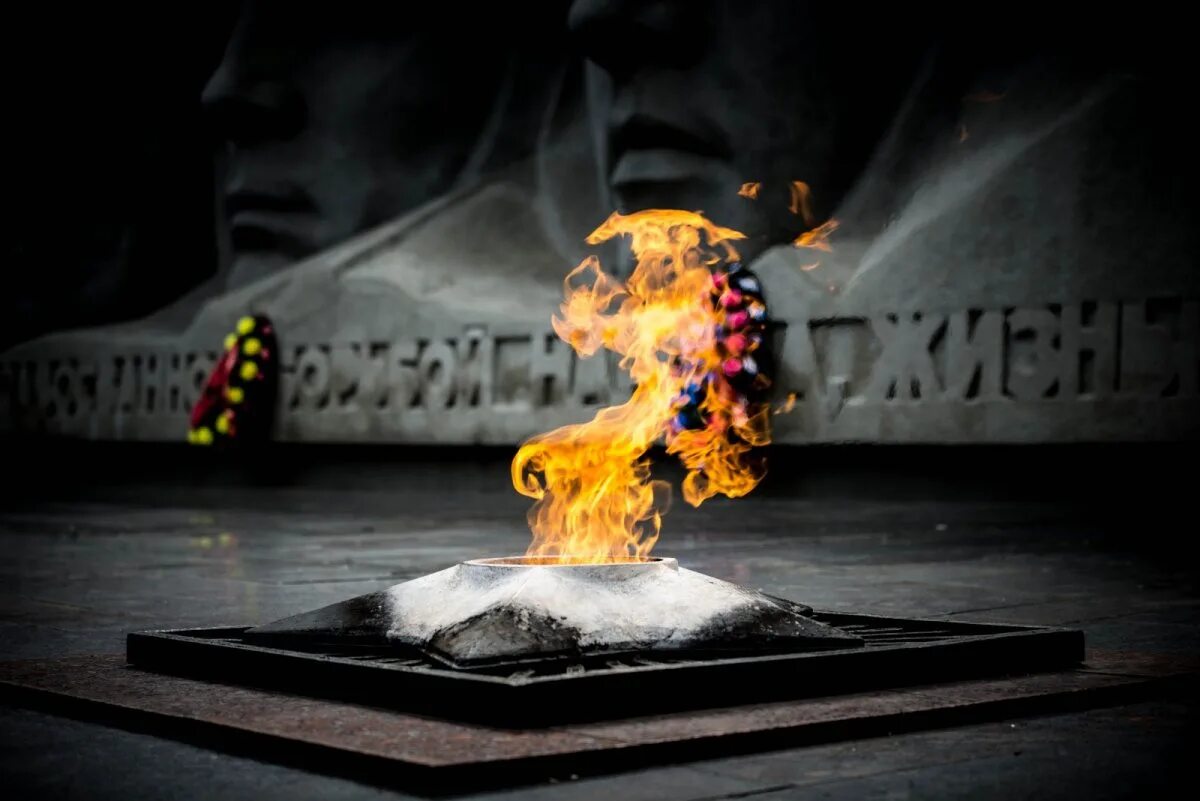 Вечный огонь. Звезда победы вечный огонь. Звезда вечный огонь. Вечный огонь великий новгород. Минск белорусский вечный огонь.