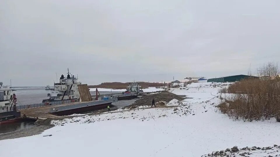 Закрытие паромной переправы якутск. Паромная переправа якутск. переправа якутск-нижний бестях. переправа бестях якутск. паромные переправы в якутии.