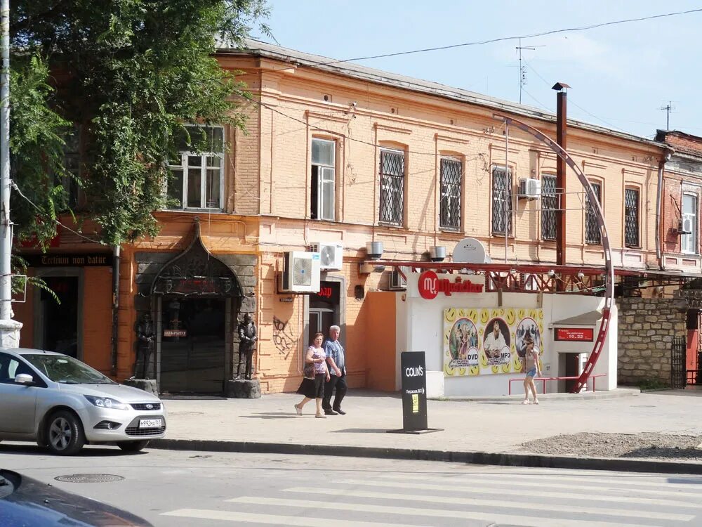 петровские казармы таганрог фото. старая крепость таганрог. старуха таганрог бар. старая крепость таганрог бар. таганрог паб на петровской.