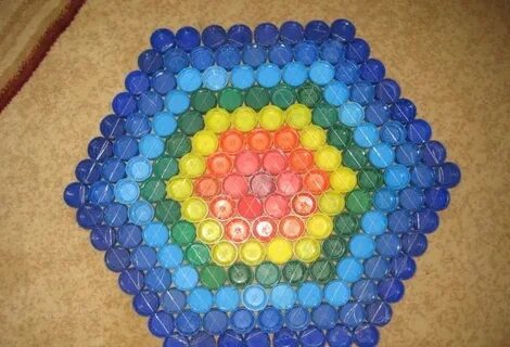 Коврик из крышек бутылок