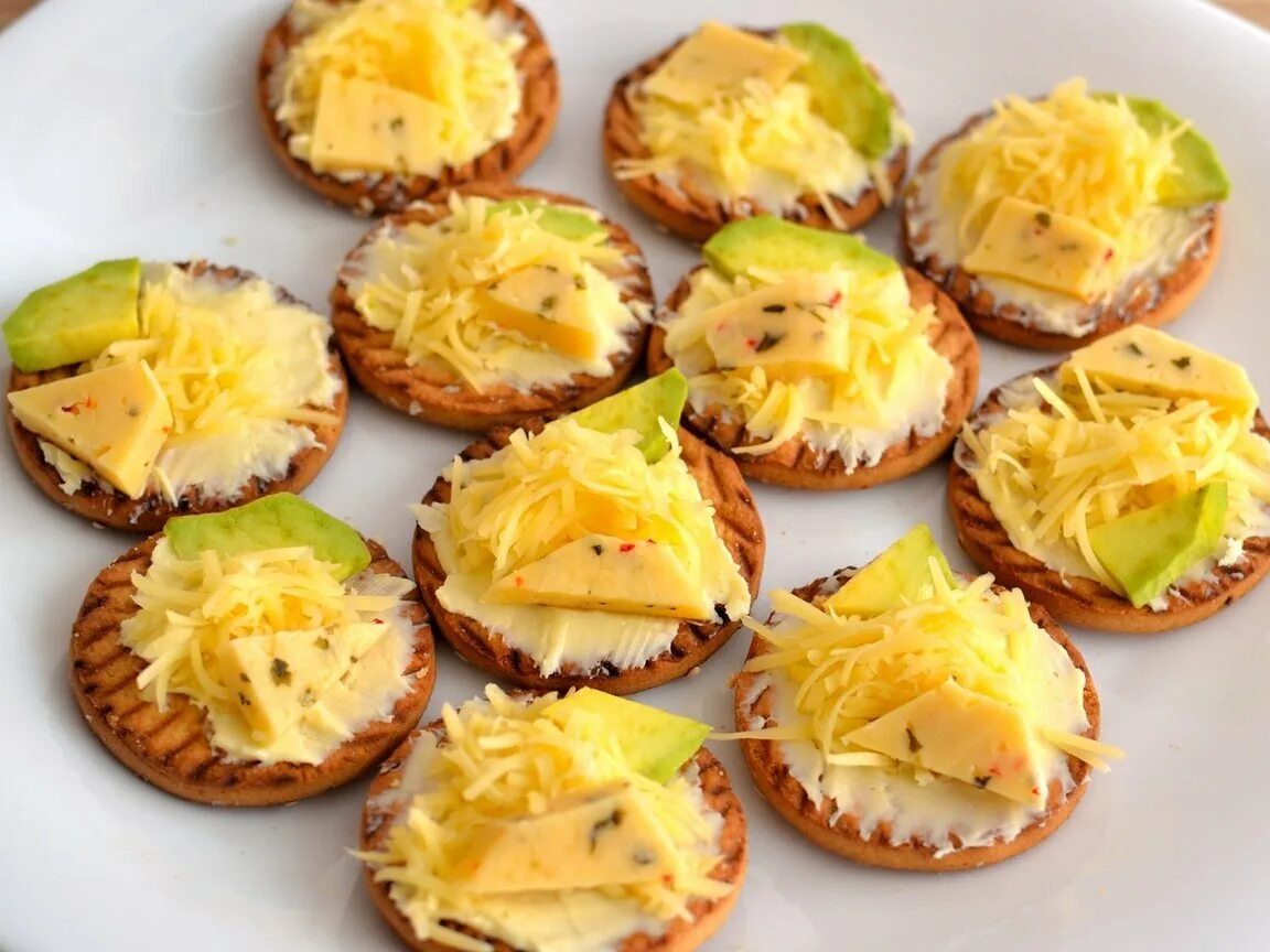 крутоны муаль. макароны с сыром рв сковороде. итальянские горячие закуски. горячие блюда из сыра. блюда из сыра.