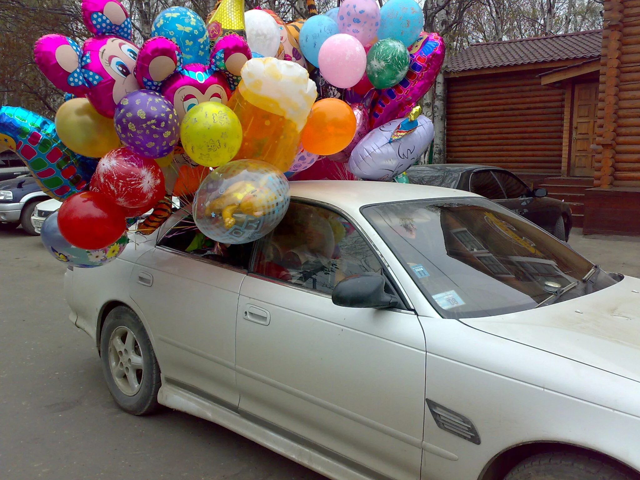 Шариков доставка шаров. Доставка шариков. Доставка шаров на машине. Для перевозки гелевых шаров любой авто подойдёт. Ленд СПБ перевозка шариков.