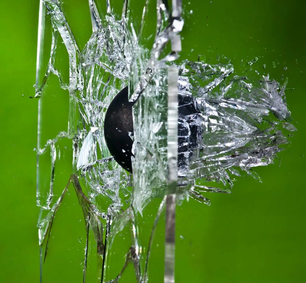 Шум разбивающего стекла. Звук разбитого стекла. Сломанный звук. Шум разбивающего стекла. Трещина стекла.