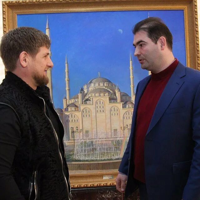 Резиденция кадырова фото. Сердце кадырова. Мечеть ахмат хаджи кадырова. Кадыров сердце. Мечеть ахмата кадырова в бишкеке.