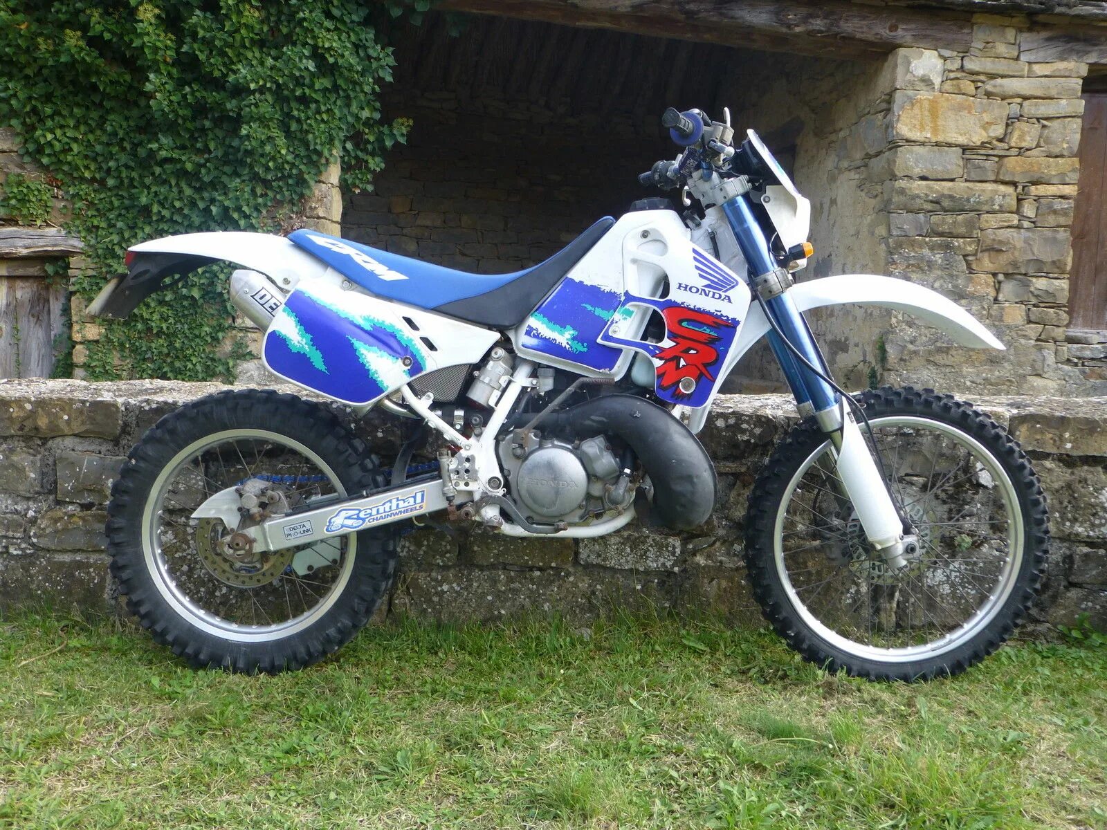 Honda crm 250. Honda crm250 2т. Honda CRM 250 R mk2. Honda CRM 250 Supermoto.