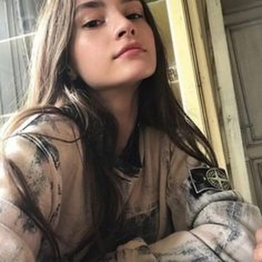 Девушка в стонике. Исланд герл. Исланд герл. Стоун айленд девушки. Девушка в стонике.