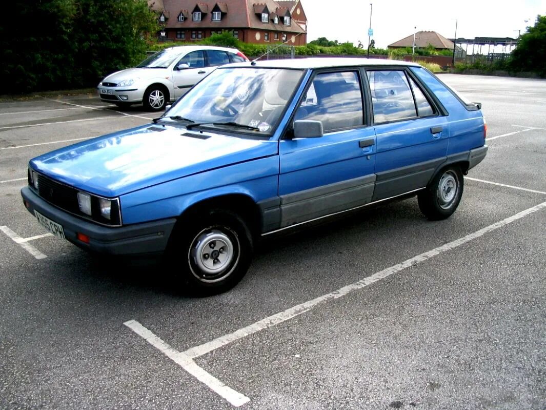 Reno 11 pro. 4. Reno 11 pro. Renault 11 хэтчбек. Reno 11 pro.