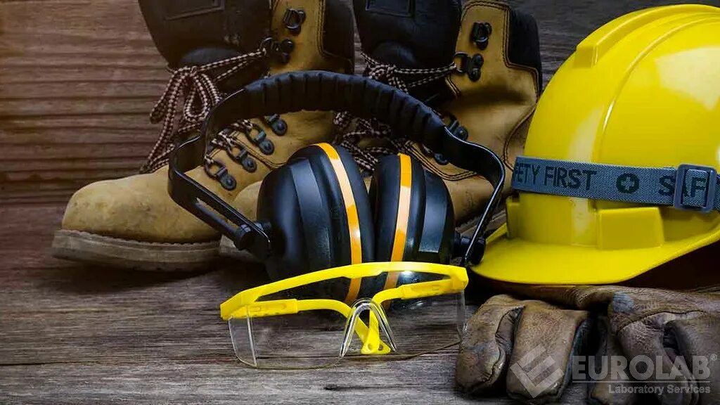 Средства индивидуальной защиты 2024. Сиз обувь защитная. Средства защиты сварщика. Средстваиндевидуальной завшиты. Средстваиндевидуальной завшиты.