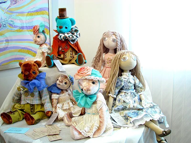 выставка куклы мишки. выставка куклы мишки. ярмарка плюшевых мишек. фото с выставки хелло тедди. выставка куклы мишки.