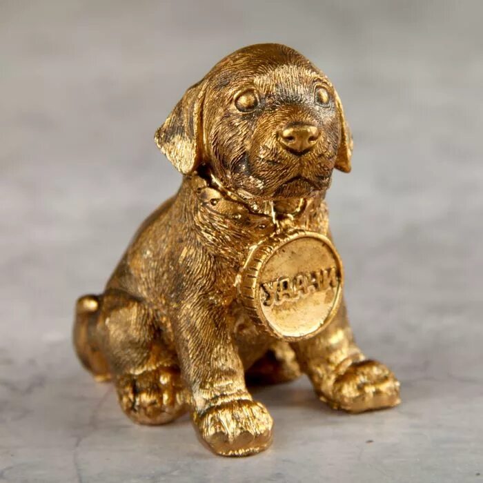 Сувенир "собака". Год собаки сувениры. Золотые статуэтки с символом нового года. Собачки маленькие из полистоуна с пожеланием удачи.