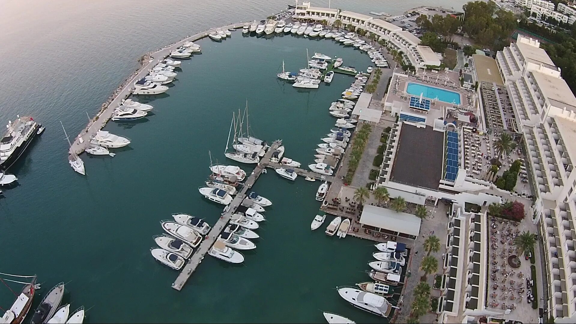 Cesme Marina. Клаб Марви Измир. Турция Измир город корабли. Бухта города Измир.